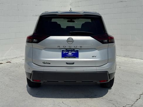 Used 2024 Nissan Rogue SV FWD image 12