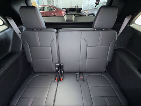 Used 2023 Chevrolet Traverse RS AWD/4WD image 26