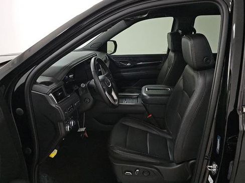 Used 2023 GMC Yukon XL Denali AWD/4WD image 3