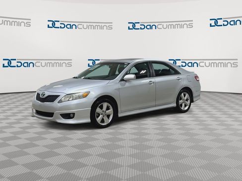 Used 2010 Toyota Camry SE FWD image 4