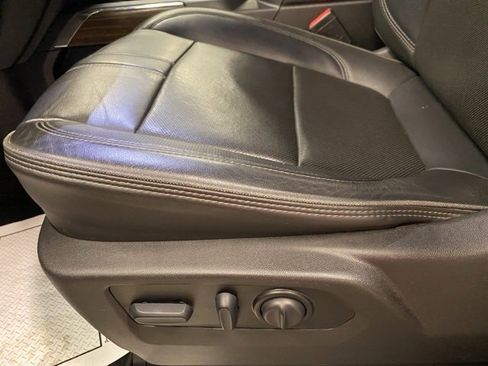 Used 2022 Chevrolet Silverado 2500 High Country w/ Safety Package II image 14