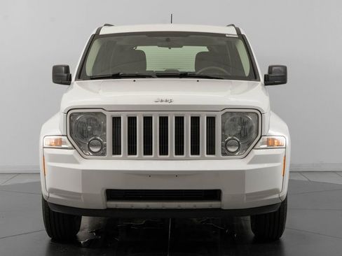 Used 2012 Jeep Liberty Sport image 2