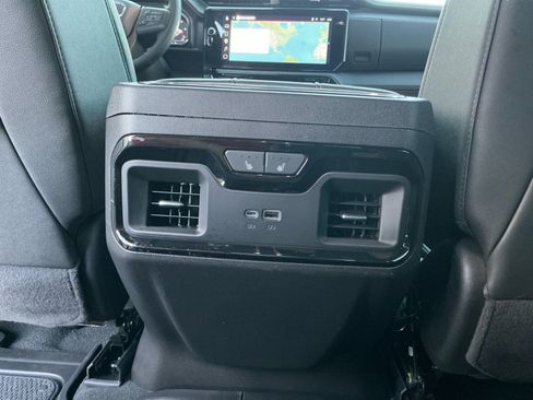 Used 2025 GMC Sierra 1500 AT4 w/ Technology Package AWD/4WD image 32