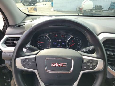 Used 2023 GMC Acadia SLT image 18