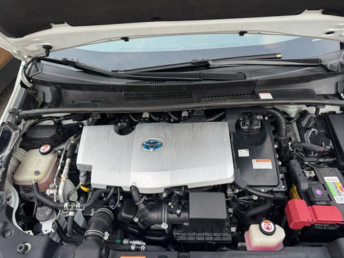 Used 2019 Toyota Prius L Eco image 32