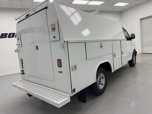 New 2025 Chevrolet Express 3500 w/ Power Convenience Package image 5