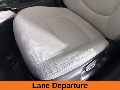 Used 2025 Toyota Corolla Cross L image 10