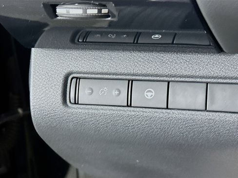 Used 2023 Nissan Pathfinder SV FWD image 16