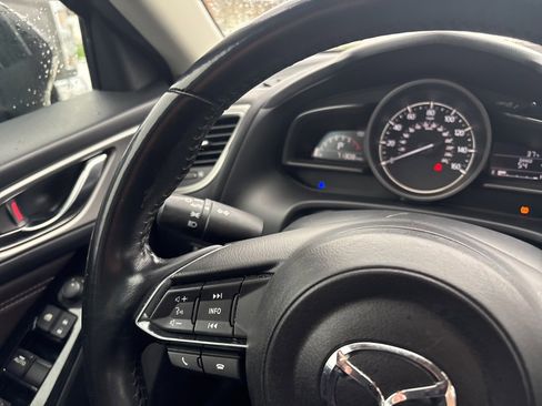 Used 2018 MAZDA MAZDA3 Touring image 29