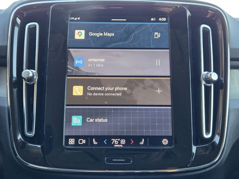 Used 2024 Volvo XC40 B5 Core image 25