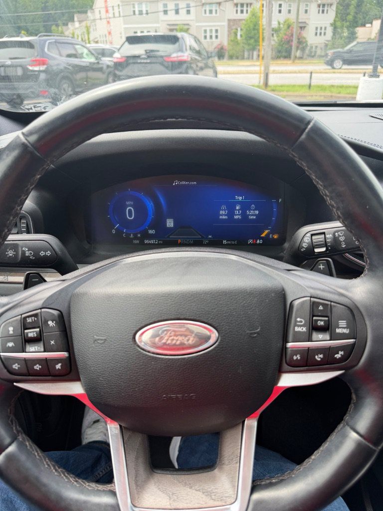 Used 2020 Ford Explorer Platinum w/ Premium Technology Package AWD/4WD image 12