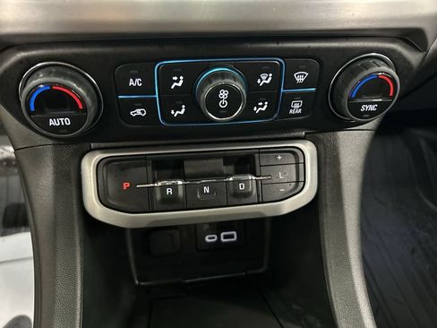 Used 2023 GMC Acadia SLE w/ Driver Convenience Package AWD/4WD image 16