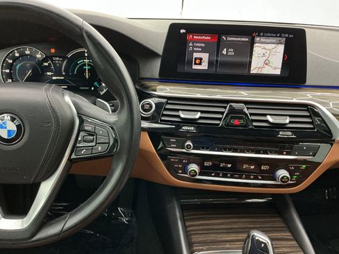 Used 2018 BMW 530e RWD image 32