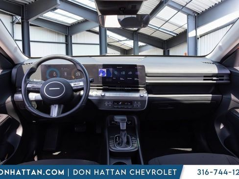 Used 2025 Hyundai Kona SEL FWD image 4