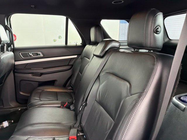Used 2017 Ford Explorer XLT w/ Equipment Group 202A FWD image 27