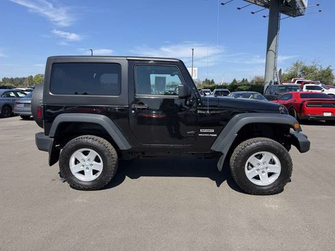 Used 2018 Jeep Wrangler Sport w/ Quick Order Package 24S AWD/4WD image 9