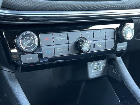 New 2026 Jeep Compass Latitude image 23