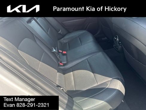 Used 2018 Kia Stinger Premium RWD image 11