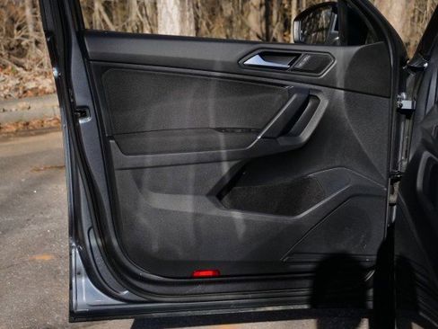 Used 2020 Volkswagen Tiguan S image 22