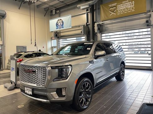 Used 2024 GMC Yukon XL Denali w/ Advanced Technology Package image 3