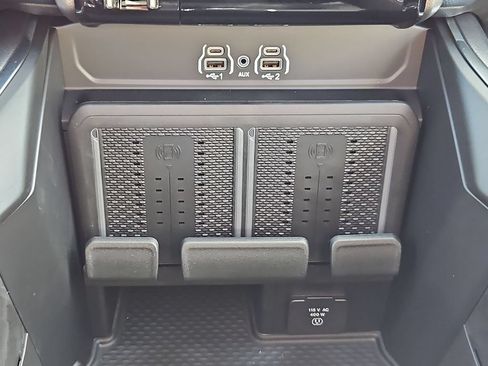 New 2026 RAM 3500 Laramie AWD/4WD image 32