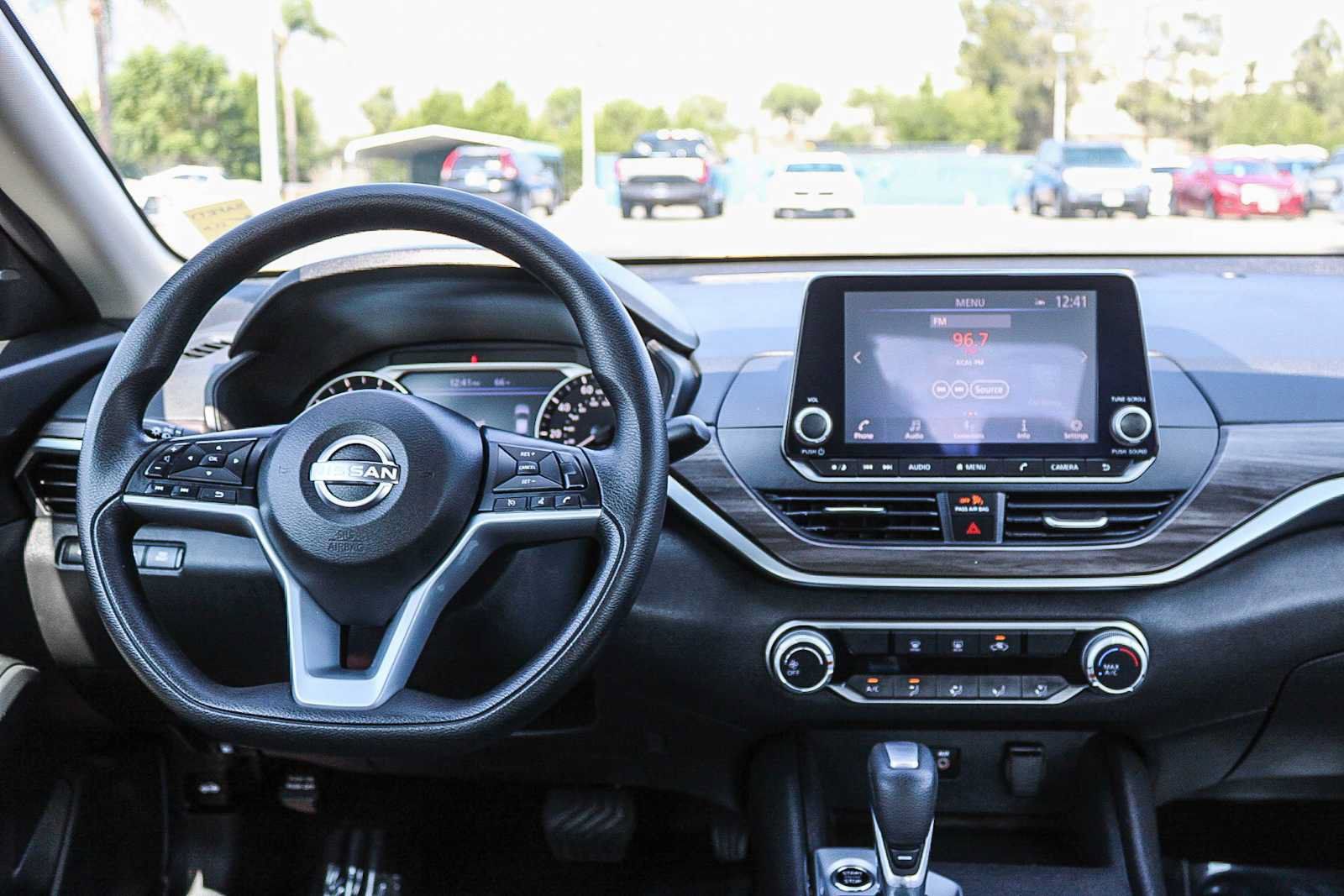 Used 2025 Nissan Altima 2.5 SV FWD image 13