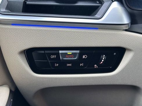 Used 2022 BMW 330i xDrive Sedan w/ Premium Package image 16