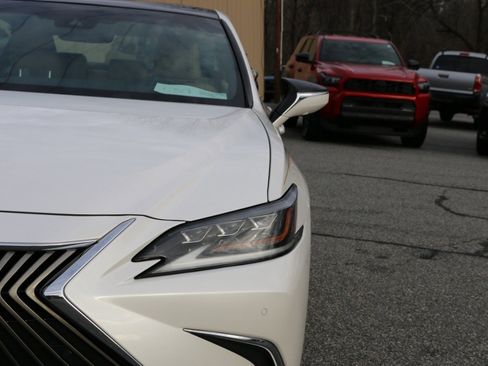 Used 2019 Lexus ES 350 Ultra Luxury image 13