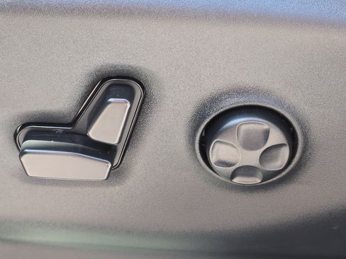 Used 2025 Chrysler Pacifica Select FWD image 28