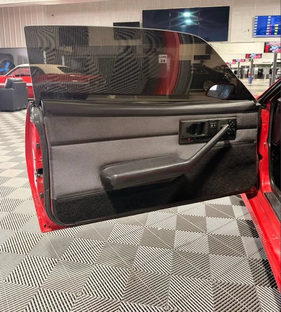 Used 1991 Chevrolet Camaro Z28 RWD image 12