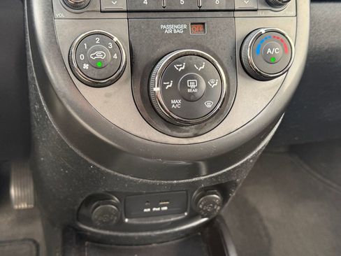 Used 2011 Kia Soul + image 18