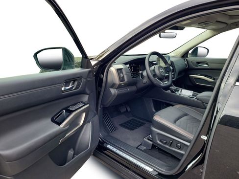 New 2025 Nissan Pathfinder Platinum w/ Black Appearance Package image 9