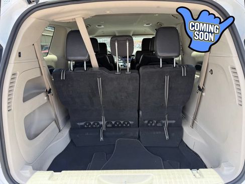Used 2022 Chrysler Pacifica Touring-L FWD image 16