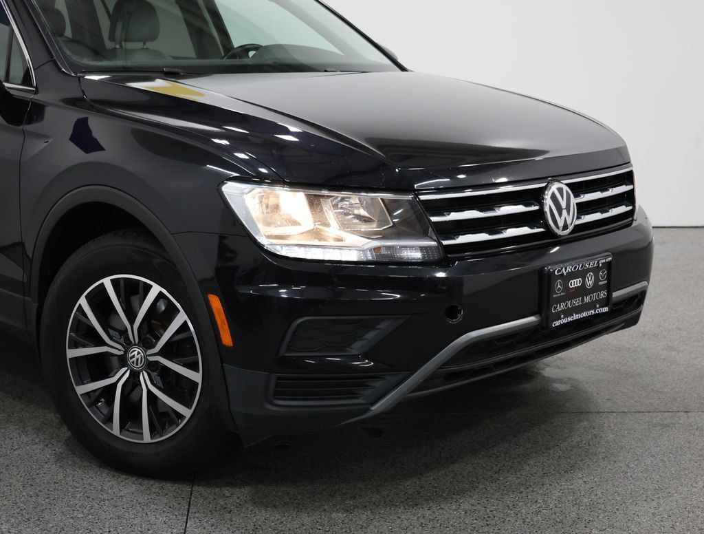 Used 2019 Volkswagen Tiguan SE w/ 3rd Row Seat Package AWD/4WD image 3