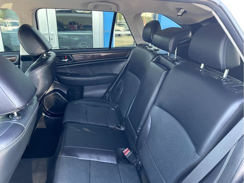 Used 2018 Subaru Outback 2.5i Limited AWD/4WD image 10