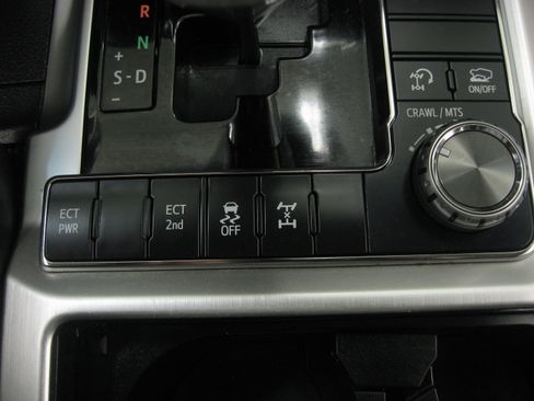 Certified 2017 Toyota Land Cruiser image 22