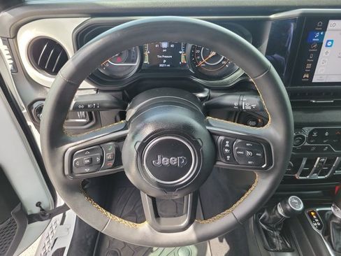 Used 2024 Jeep Gladiator Sport AWD/4WD image 22