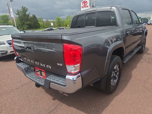 Used 2017 Toyota Tacoma SR5 w/ Tow Package AWD/4WD image 3