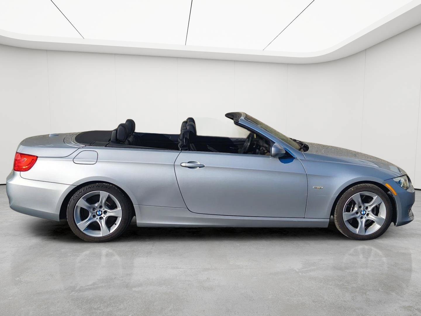 Used 2012 BMW 335i Convertible RWD image 2