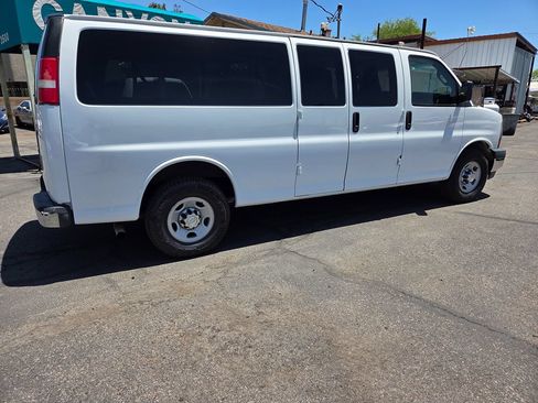 Used 2017 Chevrolet Express 3500 LT w/ LT Preferred Equipment Group RWD image 5