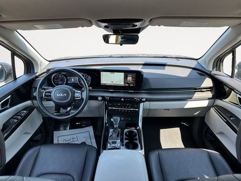 Used 2024 Kia Carnival EX FWD image 10