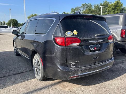 Used 2020 Chrysler Pacifica Touring-L Plus FWD image 5