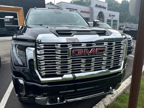 Used 2025 GMC Sierra 2500 Denali w/ Denali Reserve Package AWD/4WD image 2