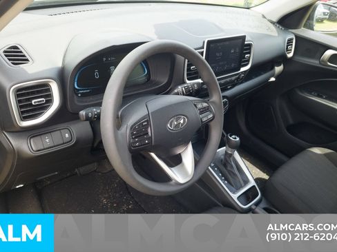 Certified 2026 Hyundai Venue SE FWD image 5