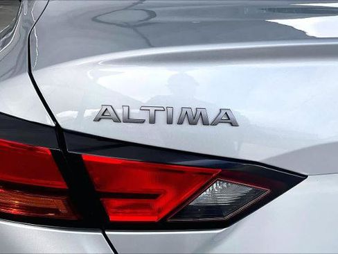 Certified 2023 Nissan Altima 2.5 SR FWD image 10