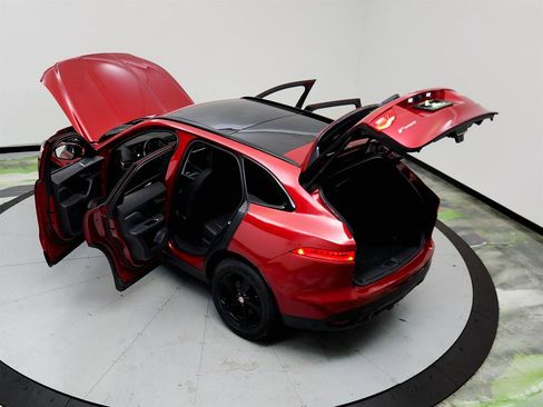 Used 2017 Jaguar F-PACE Premium image 41