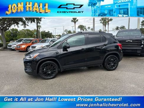 Used 2020 Chevrolet Trax LT w/ LT Convenience Package FWD image 3