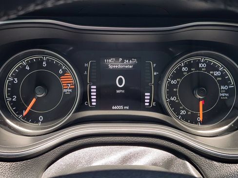 Used 2019 Jeep Cherokee Latitude Plus FWD image 16