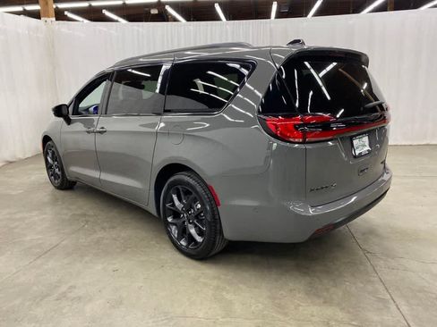 Used 2025 Chrysler Pacifica Limited w/ Uconnect Theater Family Group AWD/4WD image 4