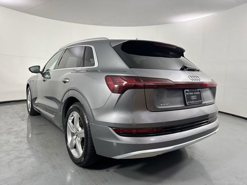 Used 2019 Audi e-tron Prestige w/ Prestige Package AWD/4WD image 5